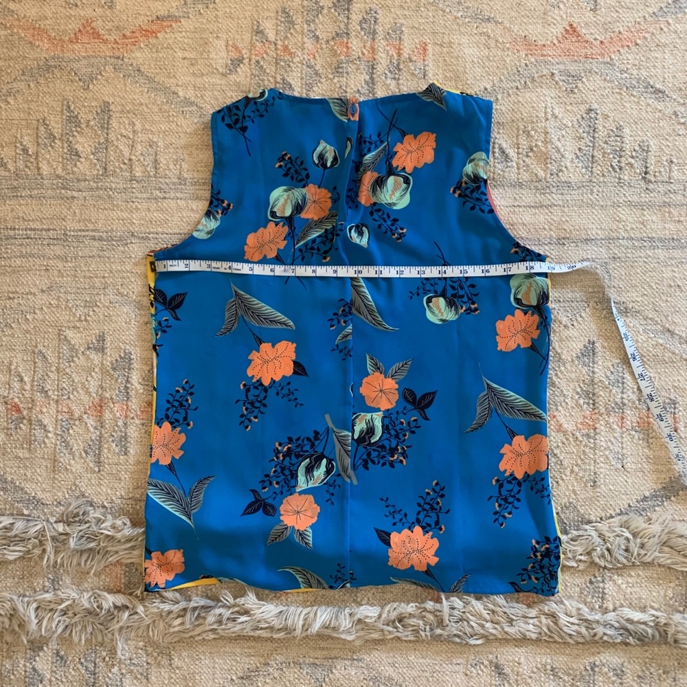 Floral Sleeveless Blouse - Picture 3 of 7